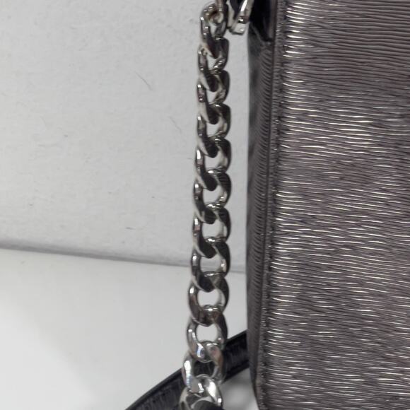 Michael Kors Zip Around Silver Metallic Textured Crossbody Bag Adj Strap - Picture 9 of 16